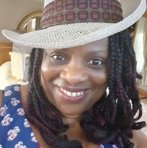 Meet your Posher, Ava